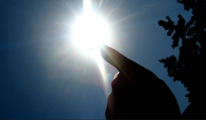 Tapar el sol con el dedo: El Municipio de Tolhuin pone el cartel de la vereda para evitar hablar del retrasado pavimento