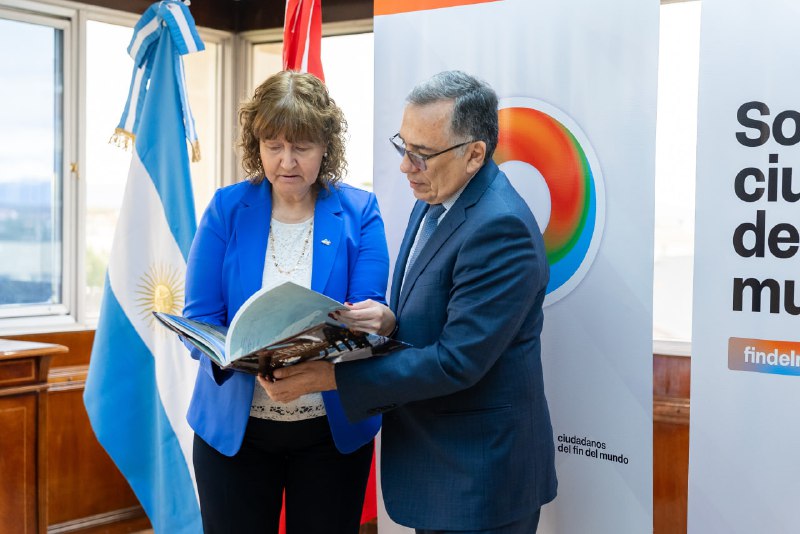 LA VICEGOBERNADORA URQUIZA RECIBIÓ AL EMBAJADOR DE PERÚ Y AL COMANDANTE DEL BUQUE CARRASCO