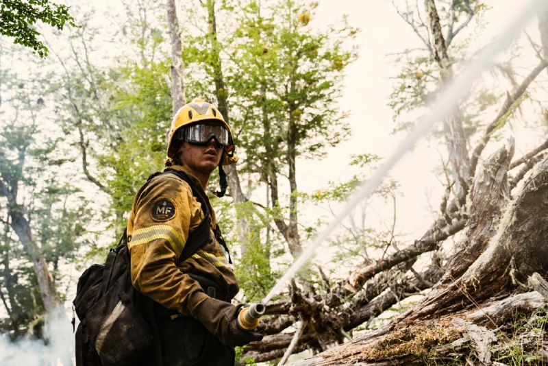 TIERRA DEL FUEGO ENVÍA BRIGADISTAS PARA COMBATIR INCENDIOS EN EL PARQUE NACIONAL NAHUEL HUAPI