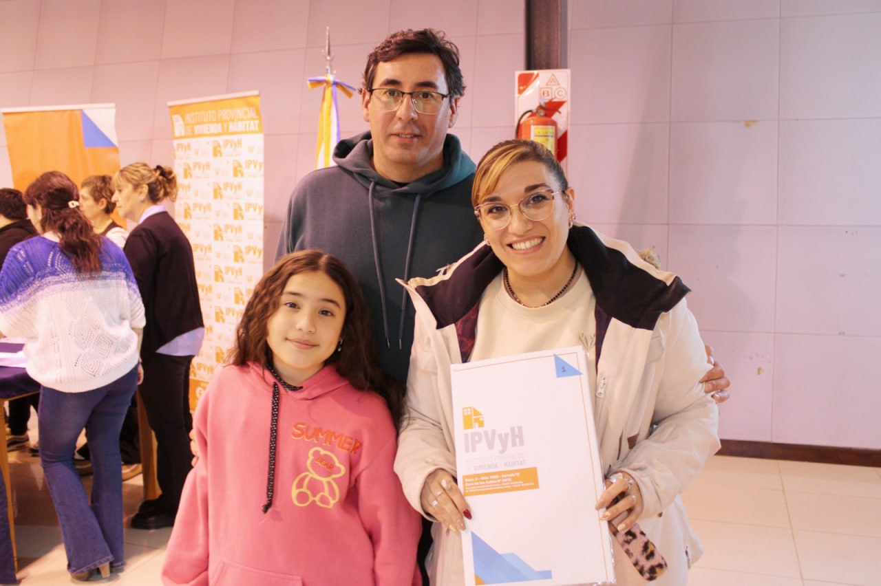 EL IPVyH FORMALIZÓ LA ENTREGA DE 28 TERRENOS A PERSONAL DE SALUD, EDUCACIÓN Y SEGURIDAD EN RÍO GRANDE