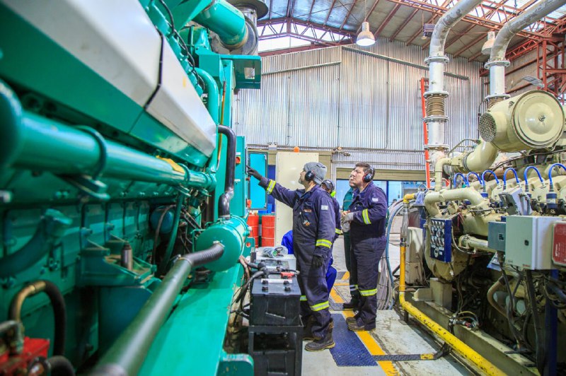 SE REALIZA UNA INTENSA TAREA DE REPARACIÓN EN EL SISTEMA DE GENERACIÓN ELÉCTRICA DE TOLHUIN
